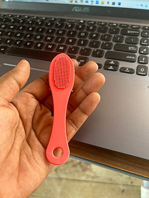 Facial scrubber tool
