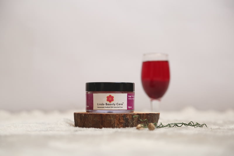 Red wine lip scrub